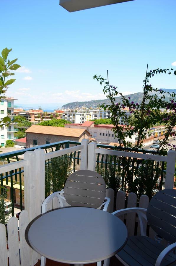 Luiselle Charming Accommodation Sorrento City Center Bagian luar foto